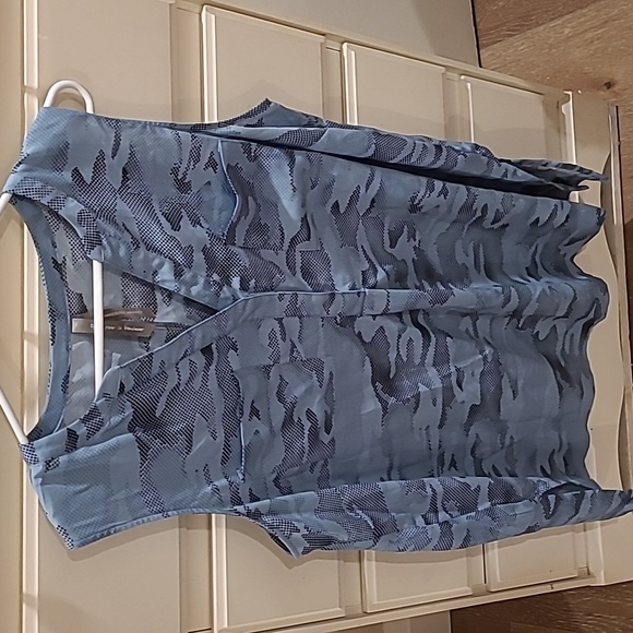 Sleeveless Blue Patterned top - Picture 1 of 3